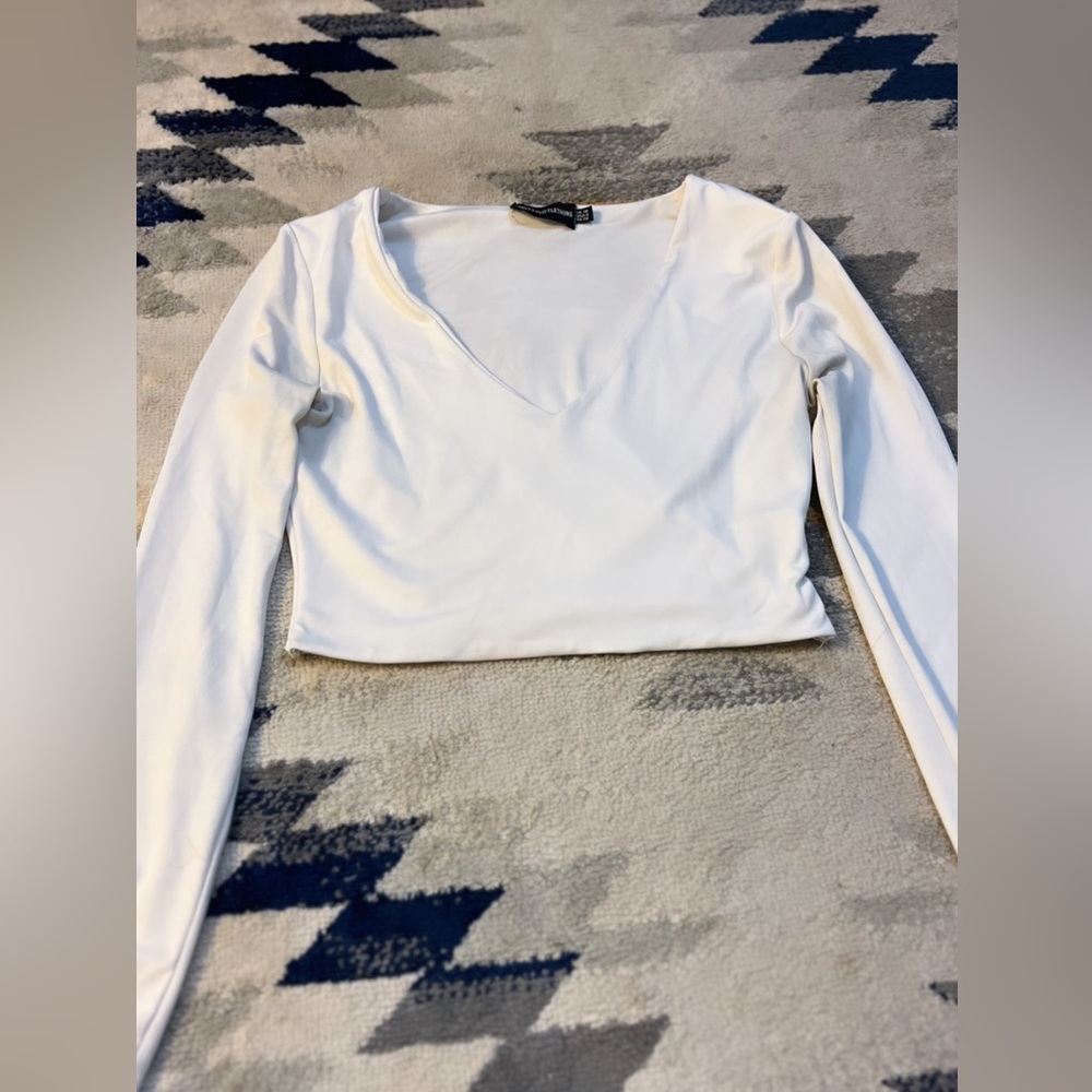 2 pieces black & white long sleeve crop top